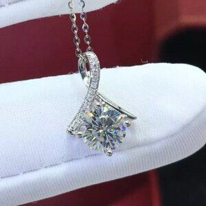 NEW 18k White Gold Round Cut Diamond Necklace